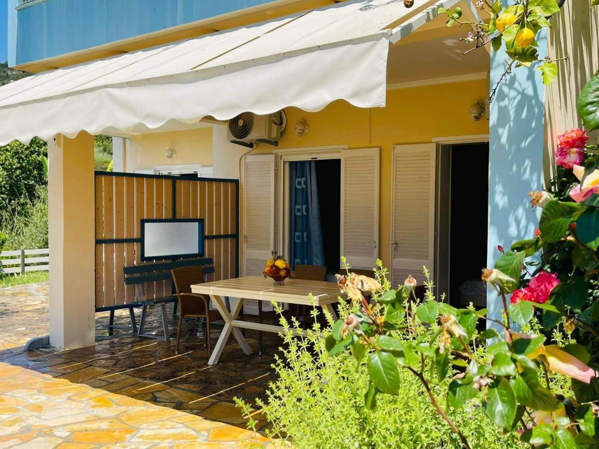 Triantis Apartments Lygia  Bagian luar foto