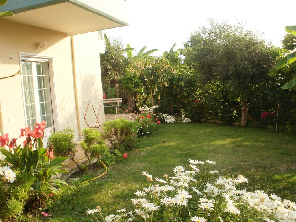 Triantis Apartments Lygia  Ruang foto